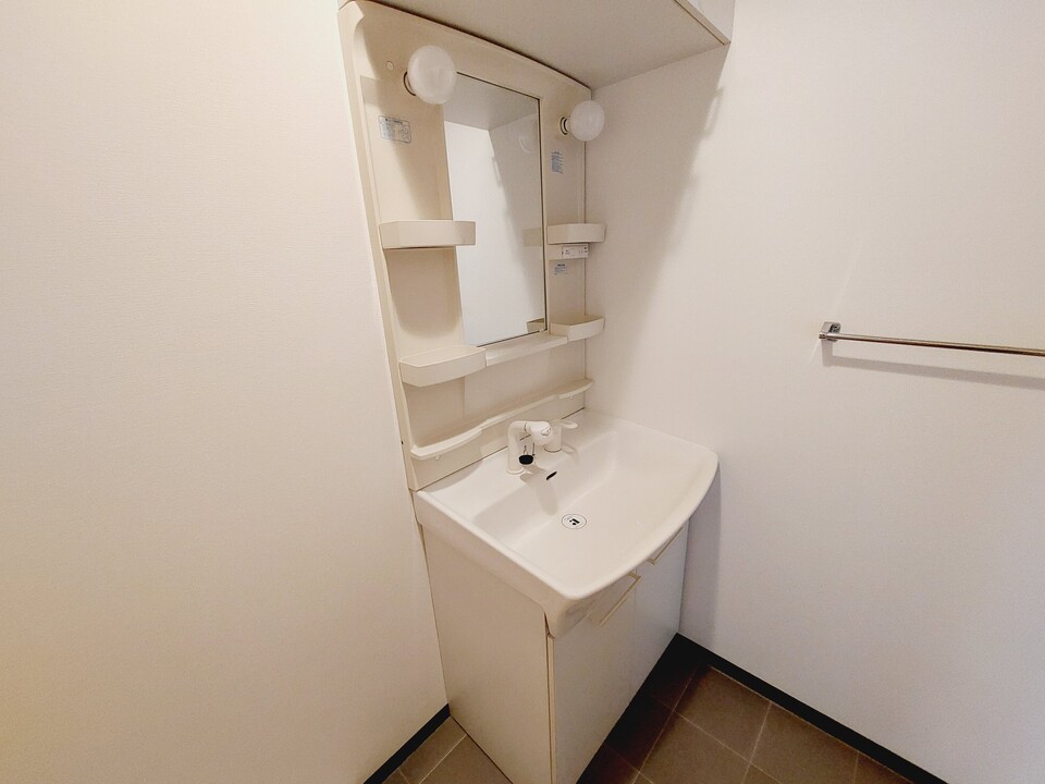 シャワー付洗面化粧台