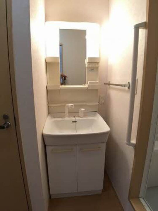 シャワー付洗面化粧台