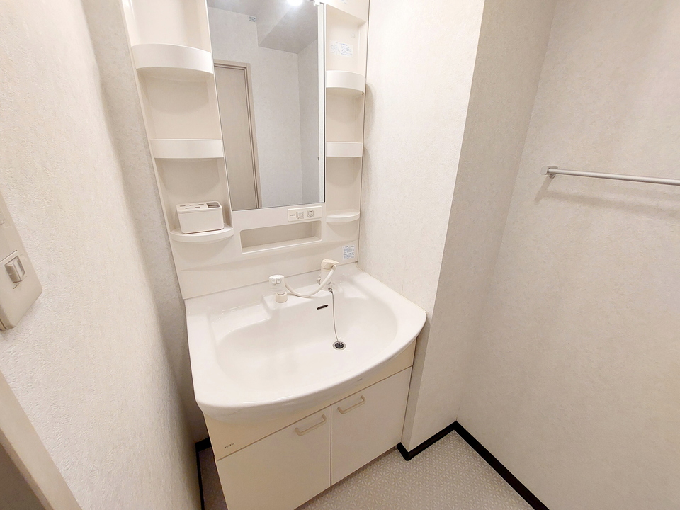 シャワー付洗面化粧台