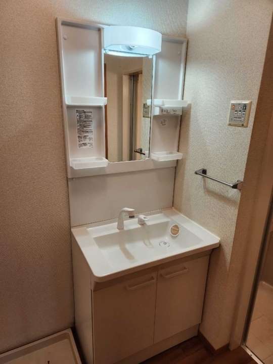 シャワー付洗面化粧台
