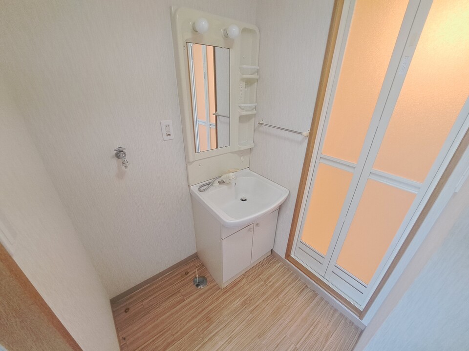 シャワー付洗面化粧台