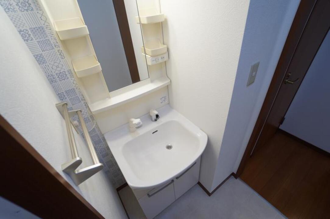 シャワー付洗面化粧台