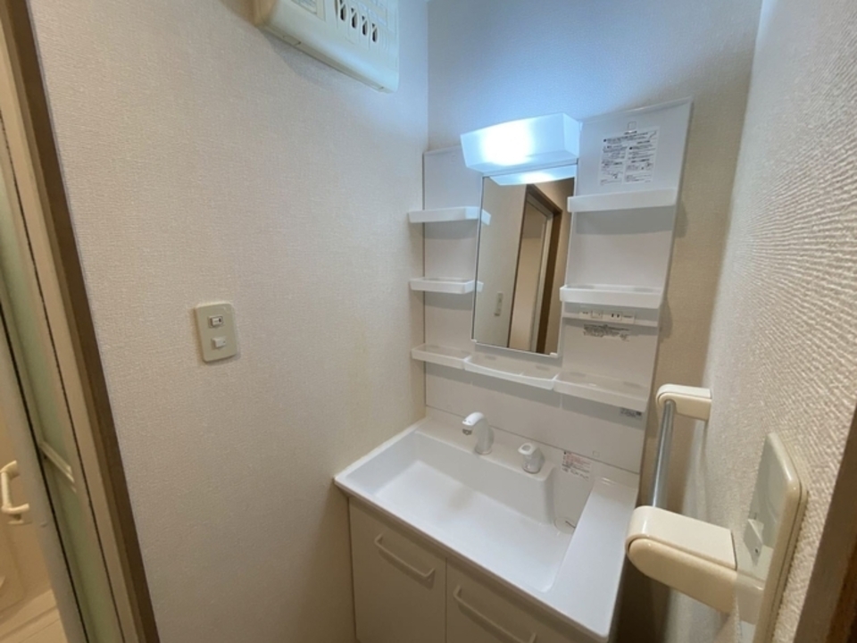 シャワー付洗面化粧台