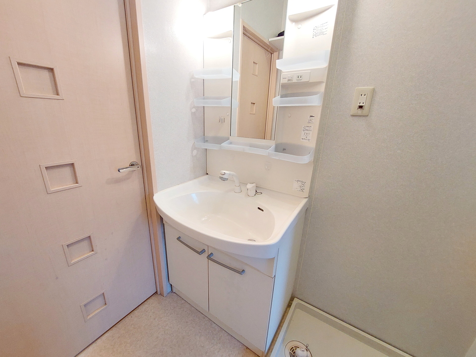 シャワー付洗面化粧台