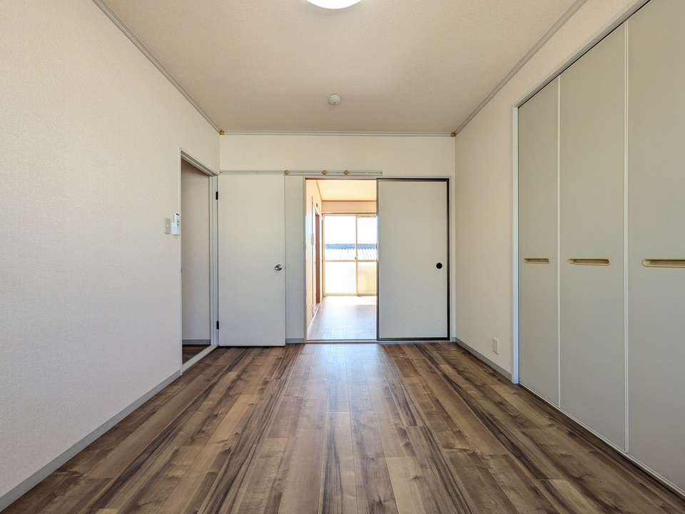 洋室（北西側）