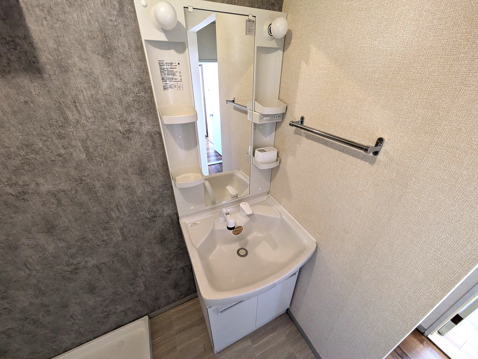 シャワー付洗面化粧台