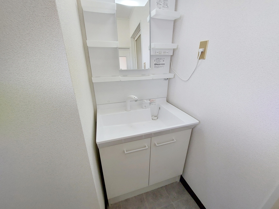 シャワー付洗面化粧台