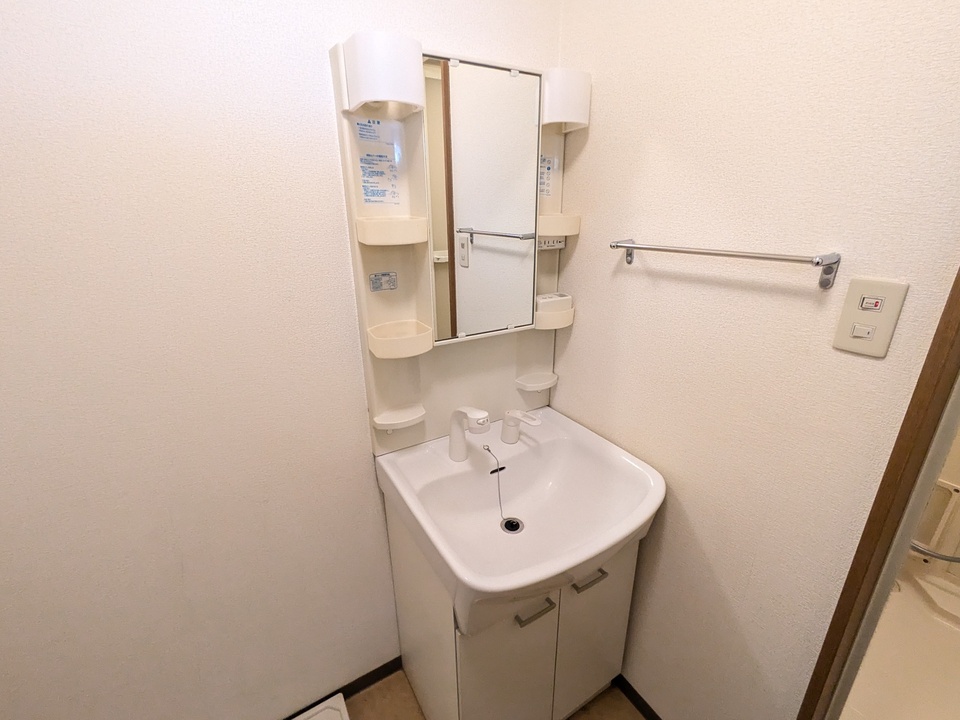 シャワー付洗面化粧台