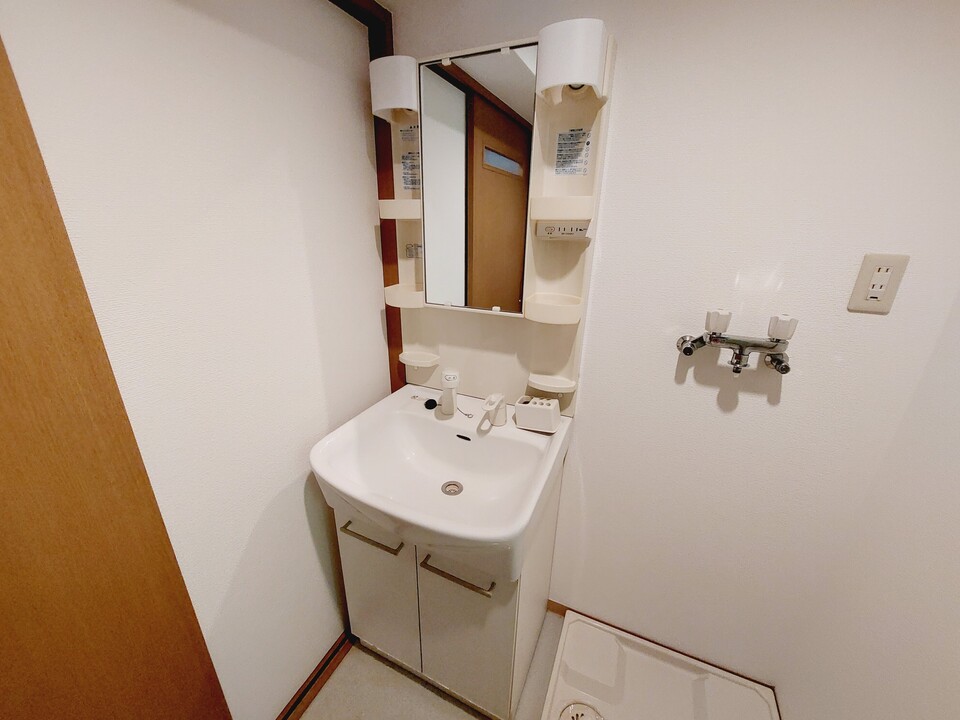 シャワー付洗面化粧台