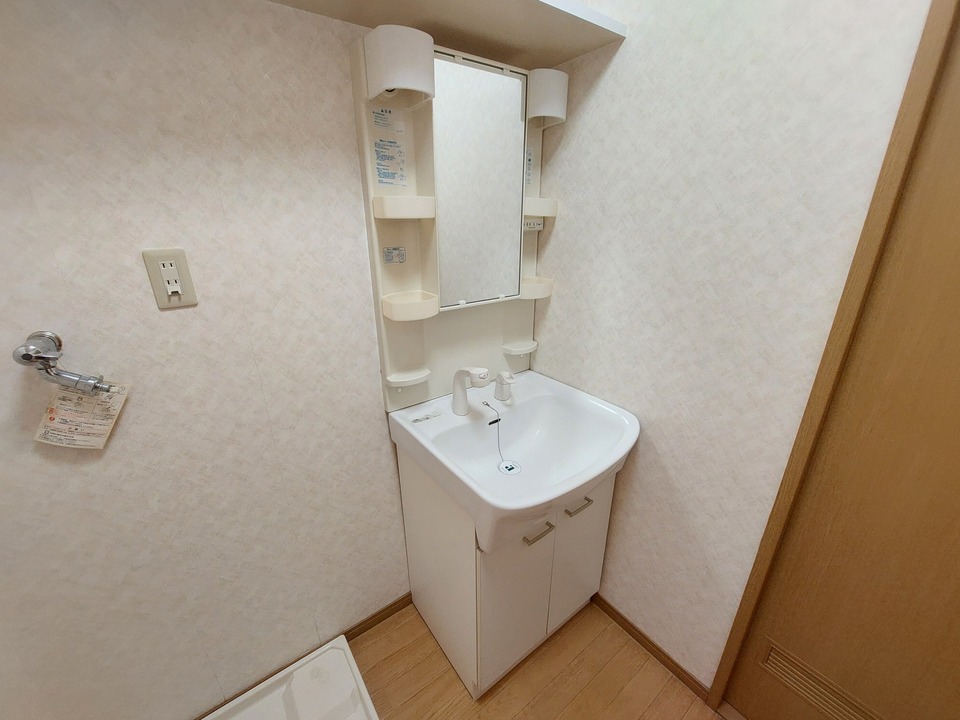 シャワー付洗面化粧台