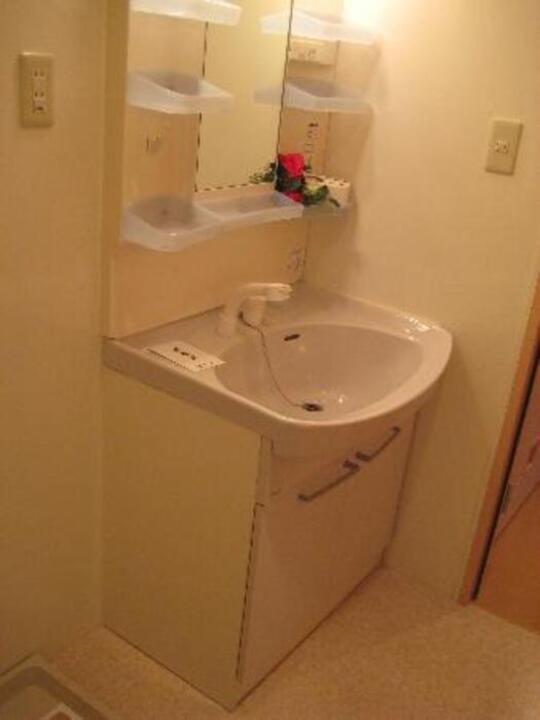 シャワー付洗面化粧台