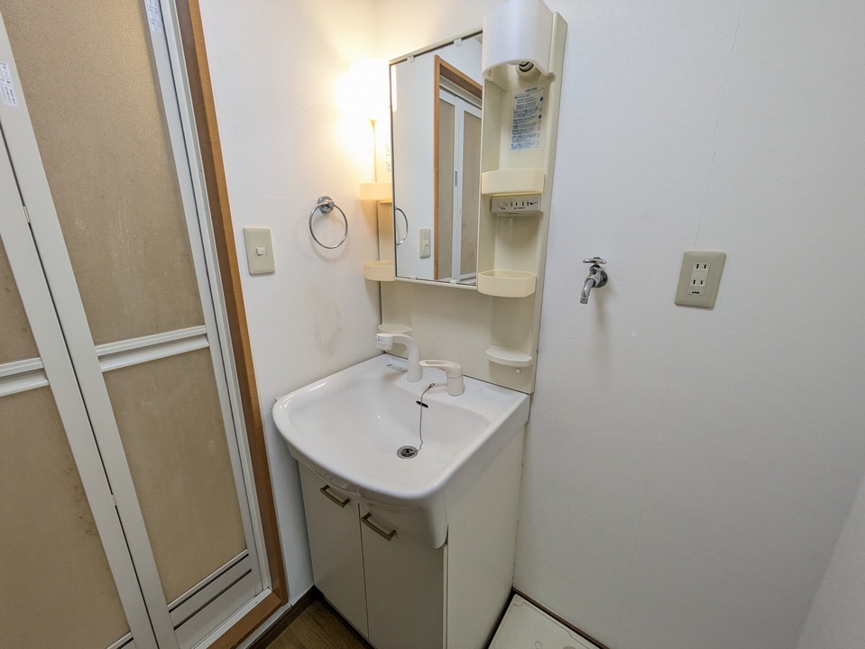 シャワー付洗面化粧台