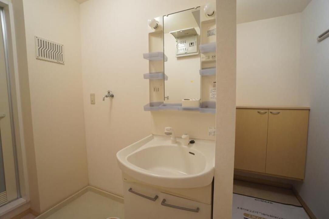 シャワー付洗面化粧台