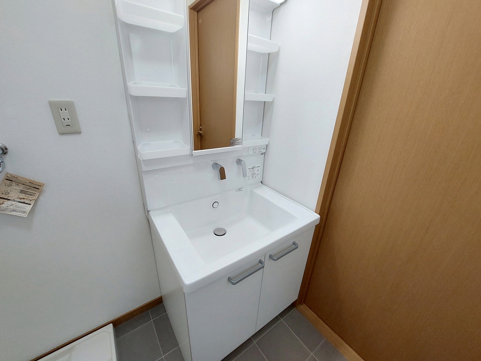 シャワー付洗面化粧台