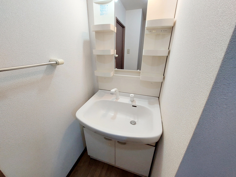 シャワー付洗面化粧台