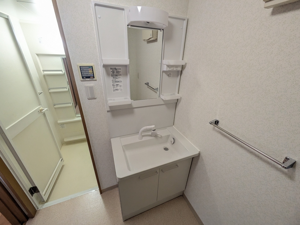 シャワー付洗面化粧台