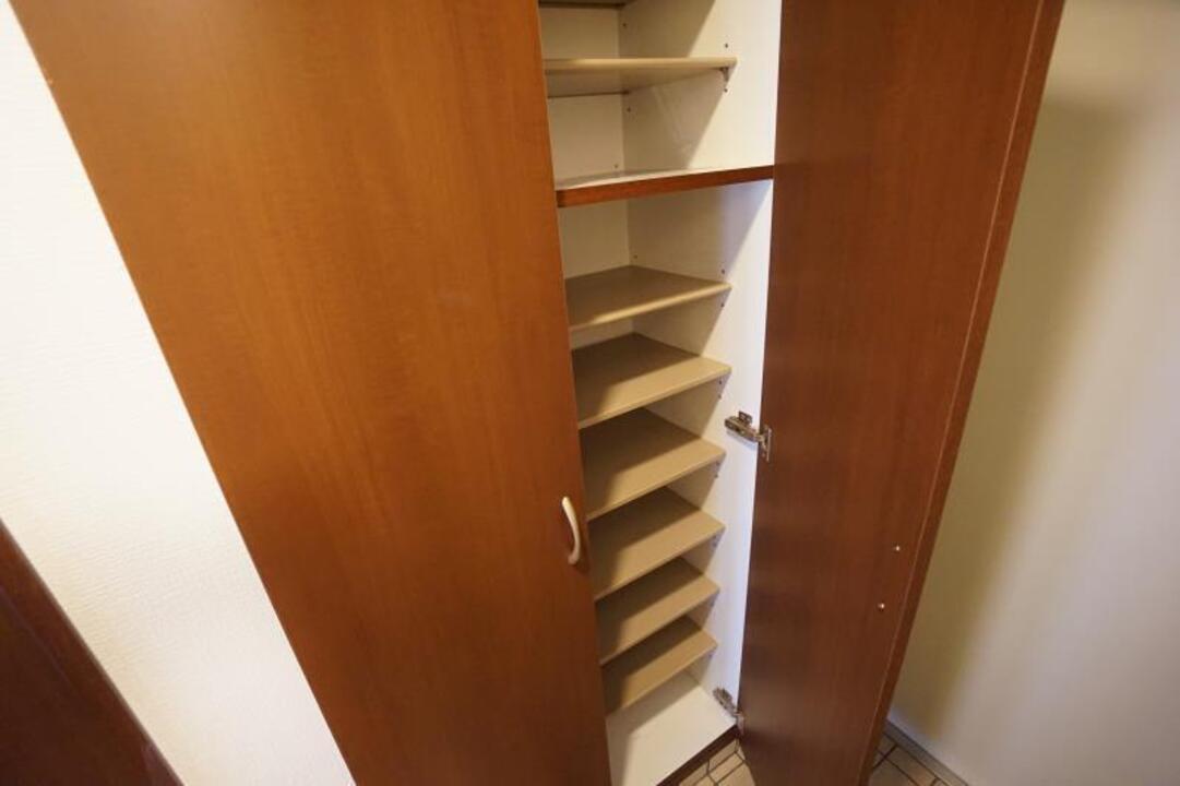 シューズボックス