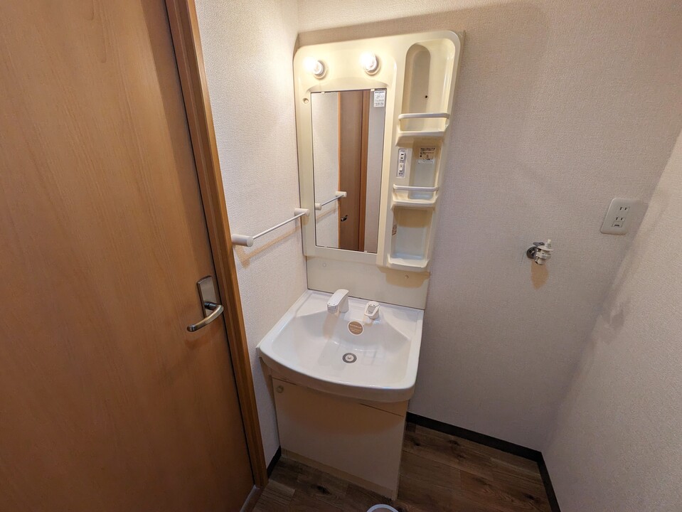 シャワー付洗面化粧台