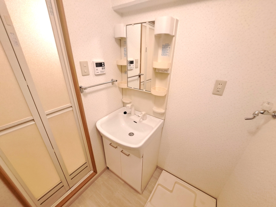 シャワー付洗面化粧台