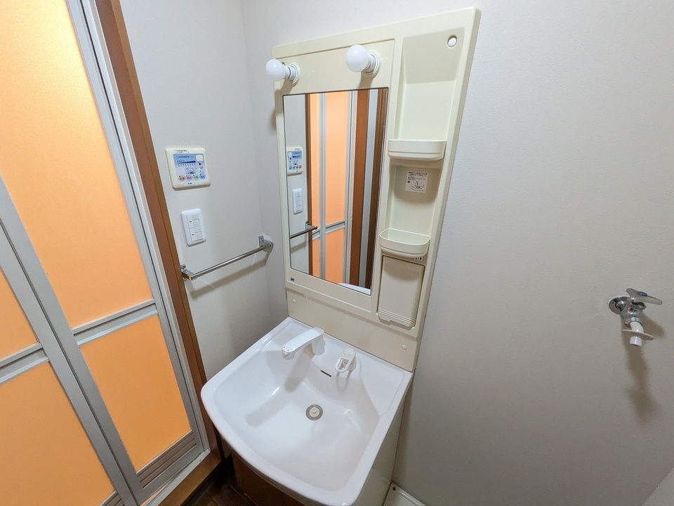 シャワー付洗面化粧台