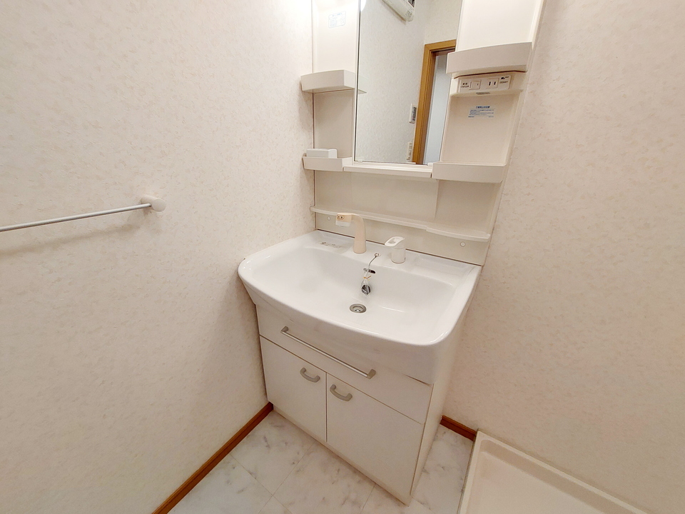 シャワー付洗面化粧台