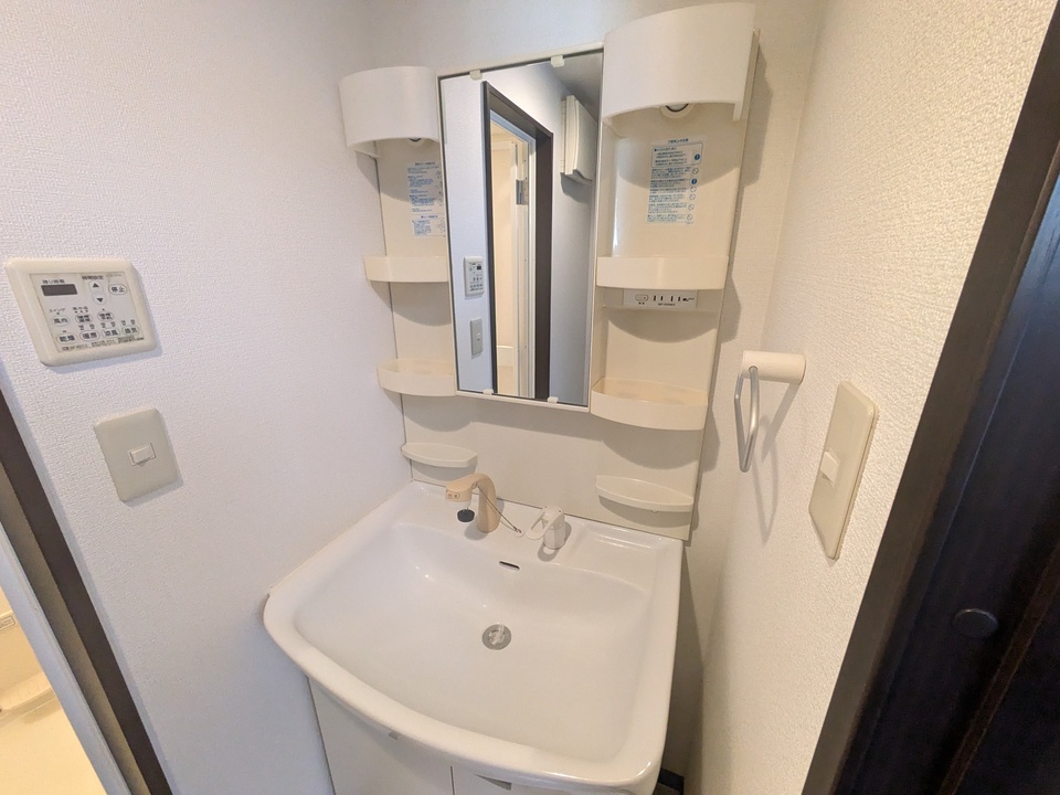 シャワー付洗面化粧台