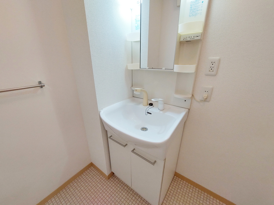 シャワー付洗面化粧台
