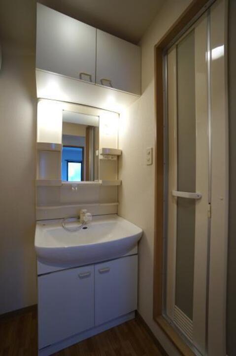 シャワー付洗面化粧台