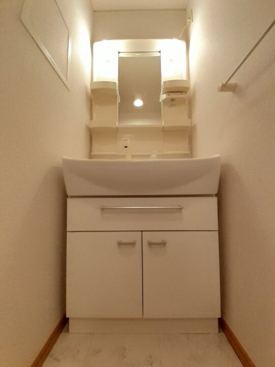 シャワー付洗面化粧台