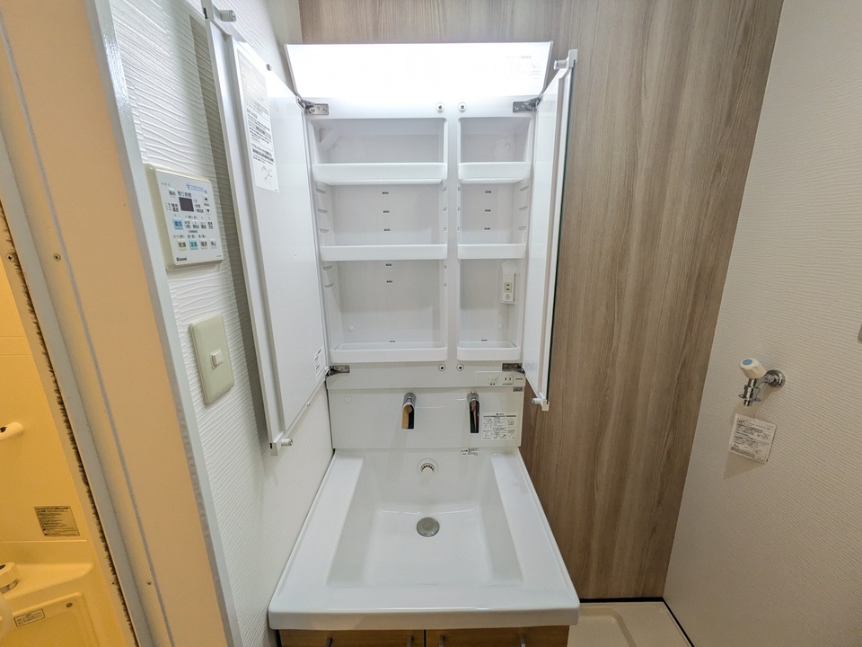 シャワー付洗面化粧台