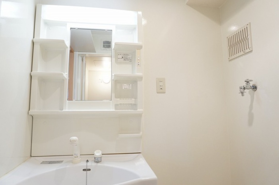 シャワー付洗面化粧台