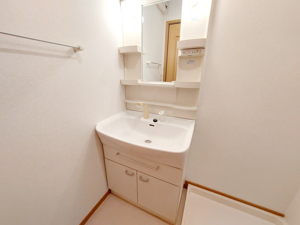 シャワー付洗面化粧台