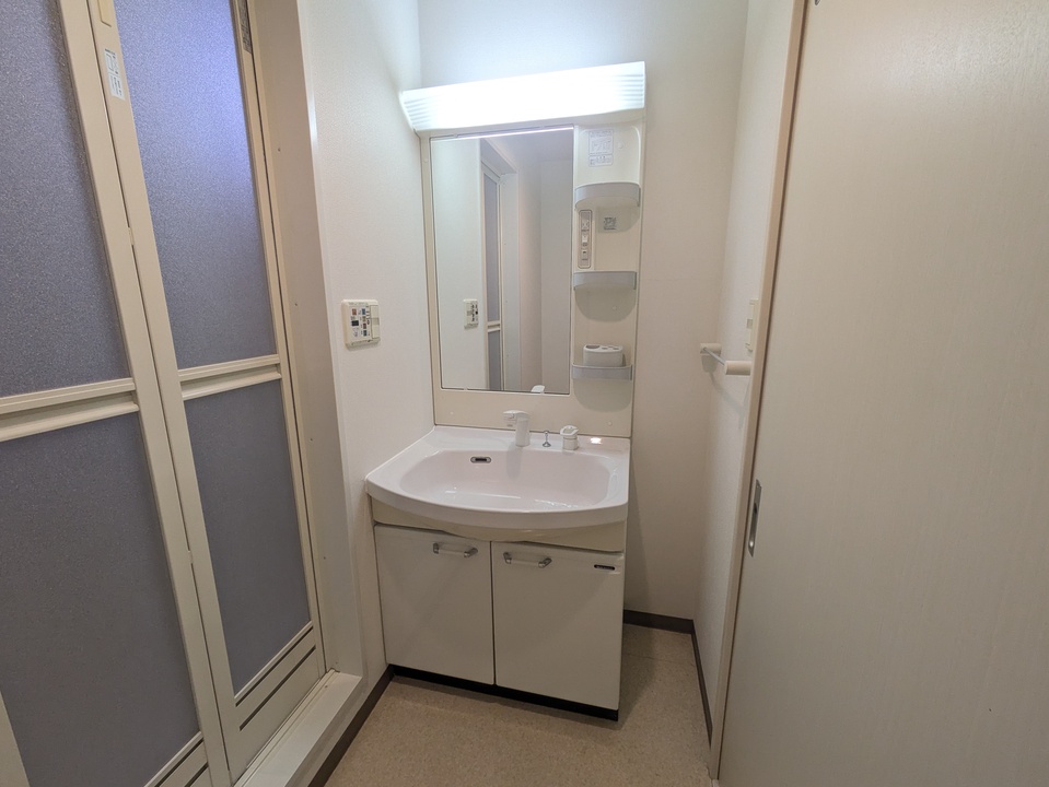 シャワー付洗面化粧台