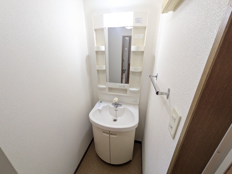 シャワー付洗面化粧台