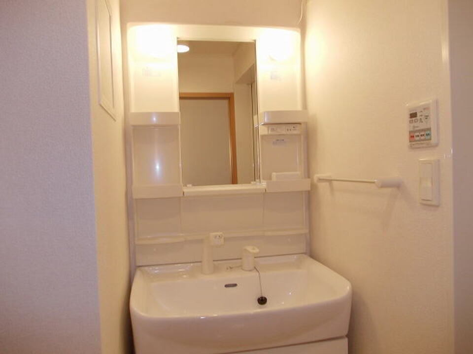 シャワー付洗面化粧台