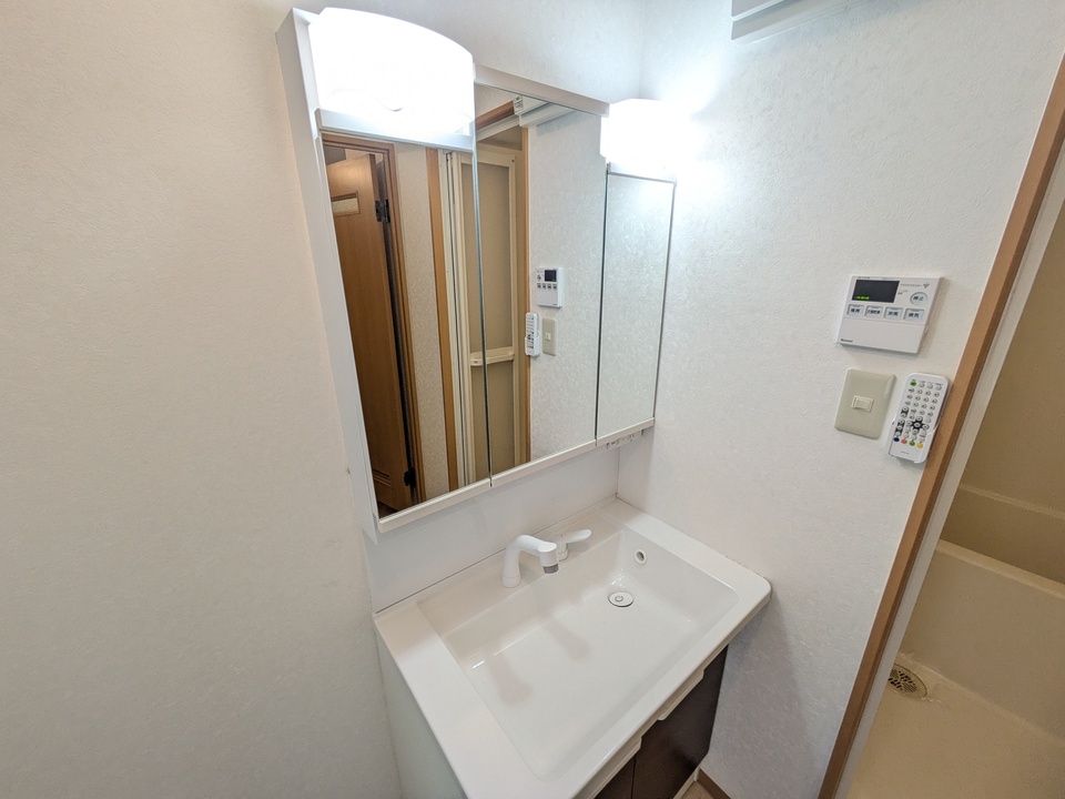 シャワー付洗面化粧台