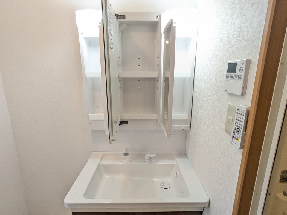 シャワー付洗面化粧台