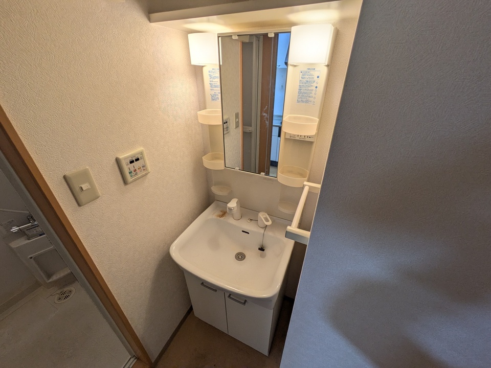 シャワー付洗面化粧台