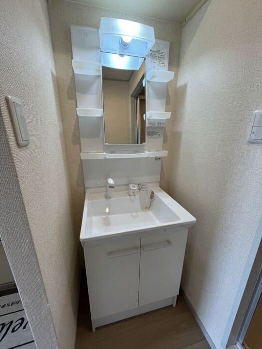 シャワー付洗面化粧台