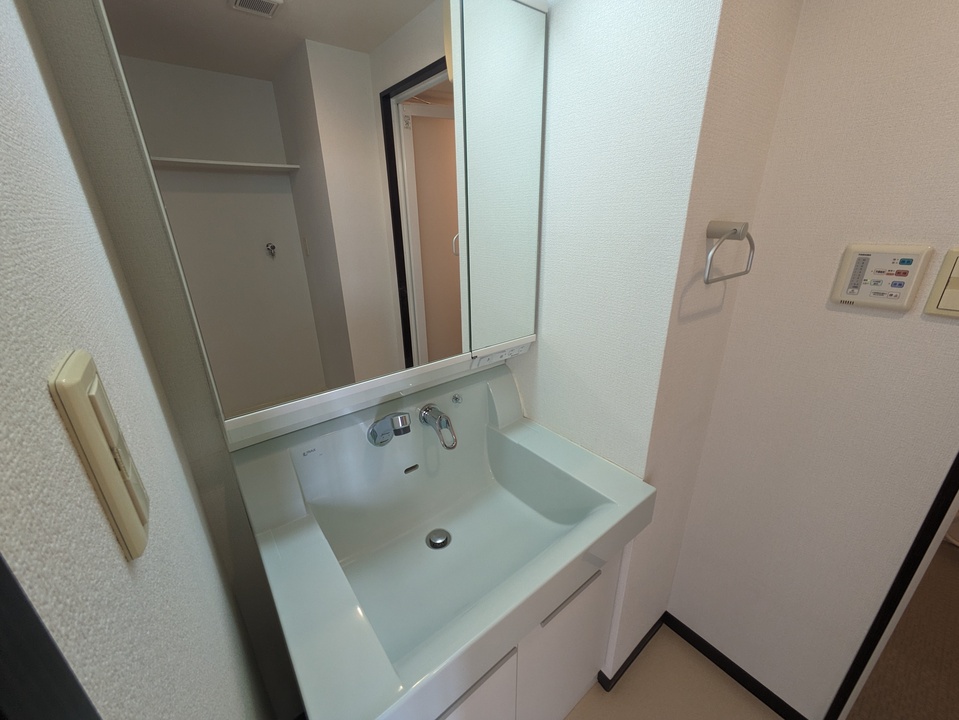 シャワー付洗面化粧台