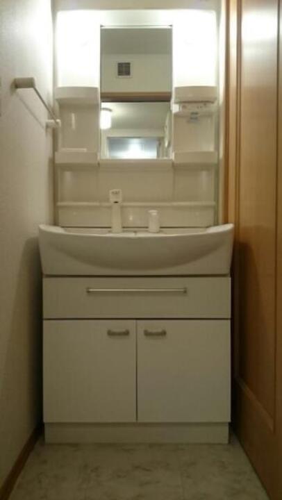 シャワー付洗面化粧台