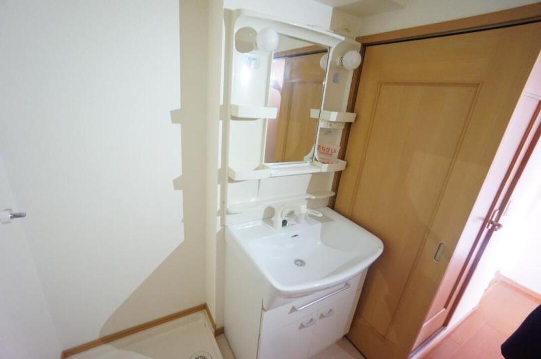 シャワー付洗面化粧台