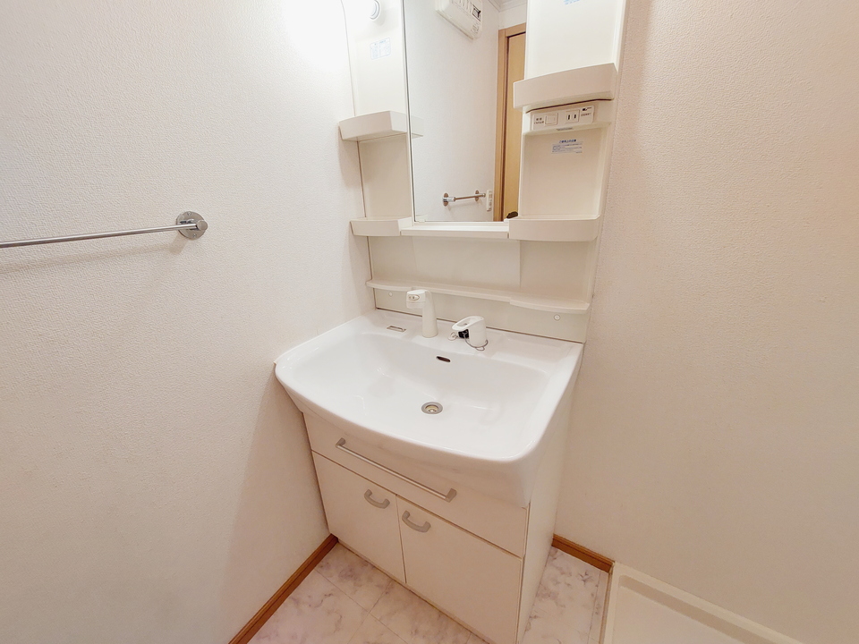 シャワー付洗面化粧台