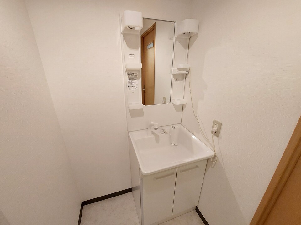 シャワー付洗面化粧台