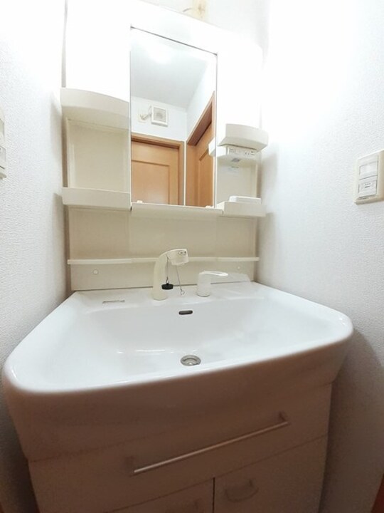 シャワー付洗面化粧台