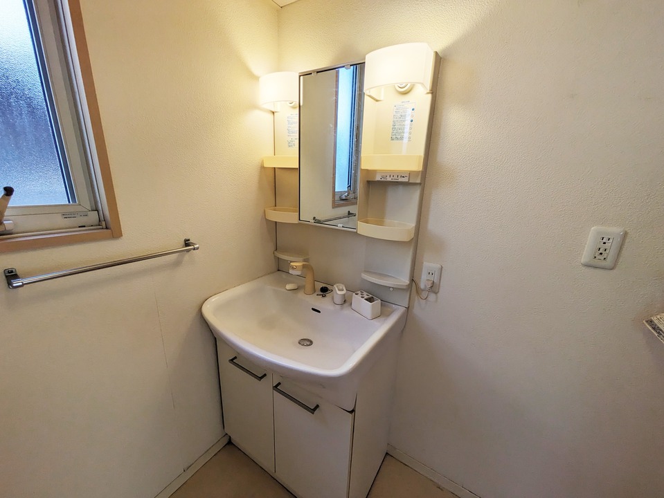 シャワー付洗面化粧台