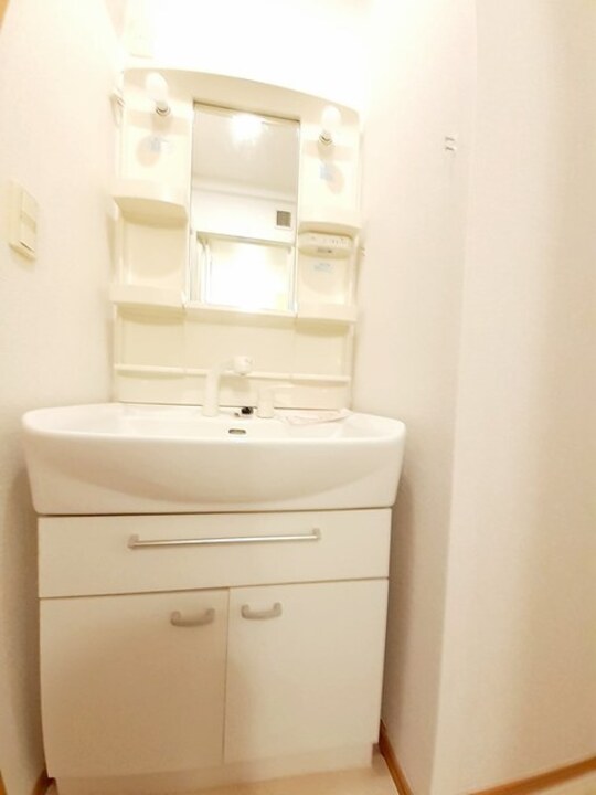 シャワー付洗面化粧台