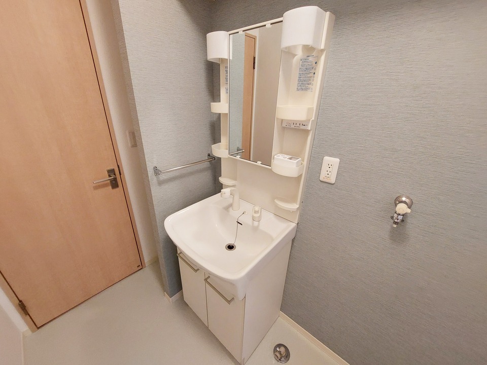 シャワー付洗面化粧台