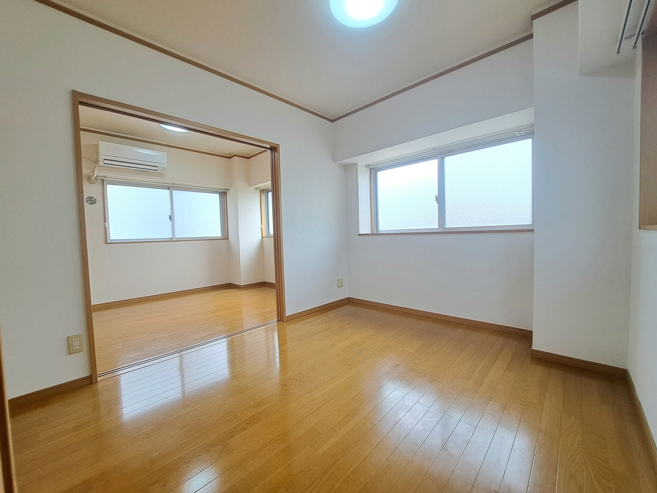 洋室西側