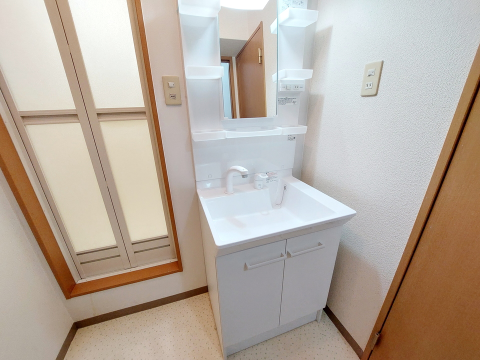 シャワー付洗面化粧台